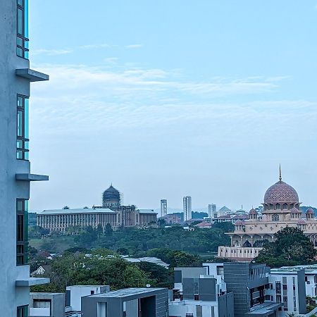Az Homestay بوتراجايا المظهر الخارجي الصورة